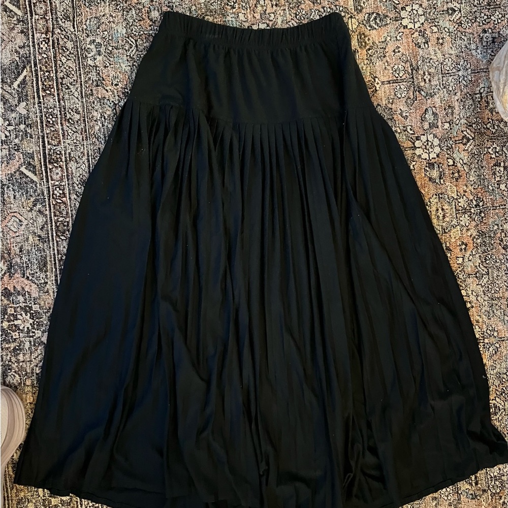 black flowy maxi skirt